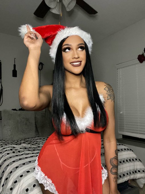 It&rsquo;s Black Friday AKA time to start celebrating Christmas. I&rsquo;m definitely on Santa&rsquo;s Naughty List 😈 https://t
