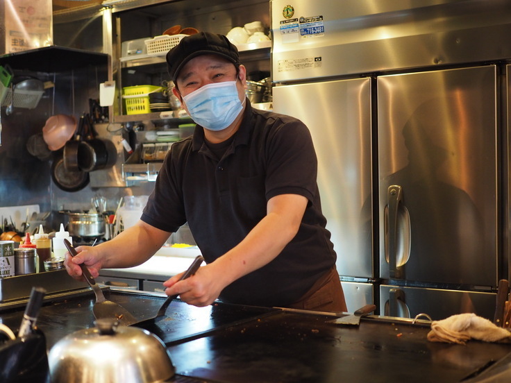 READYFOR_cf's tweet photo. スタッフのほどんどが不登校・ひきこもり経験者のお好み焼き屋。長年若者たちの働く場として続いてきました。しかしコロナ禍による影響で大打撃を受け、3店舗あったお店を2店舗に縮小。なんとか耐えている状態です。
▼▼▼
詳細はこちら https://t.co/cFOobcRVKd
▲▲▲ https://t.co/Rpw92fnpfV