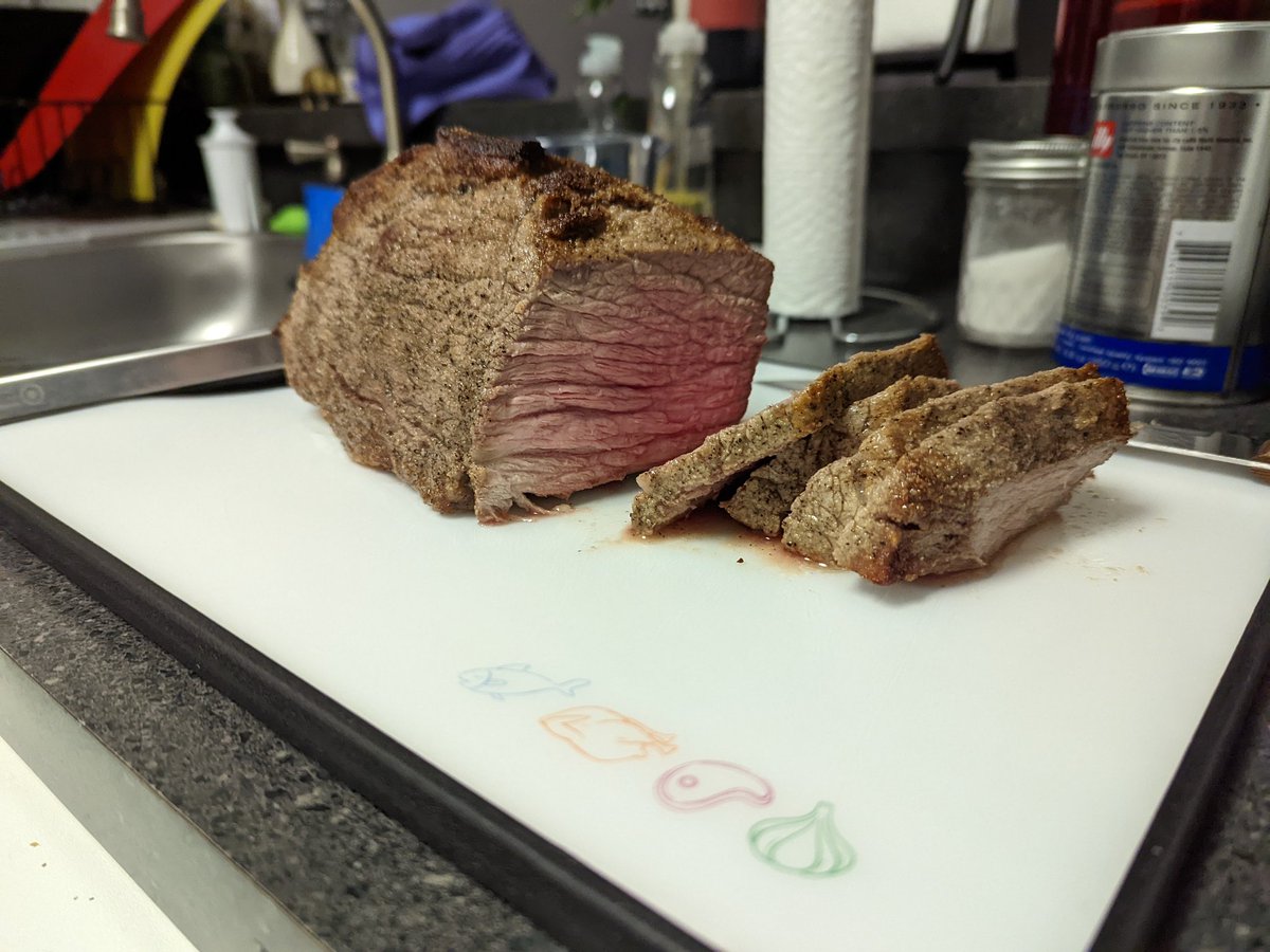 CodeDanEXE's tweet photo. I was bored so I made the Winter Veil Roast from the WoW cookbook! (Bought it years ago, don't support ActiBliz). Missed the medium rare and went a bit into well, but still good! Also messed up the sauce, it broke and I had no way to fix it so it's not pictured. #phoenixcooks https://t.co/2S1Dr9AJGy