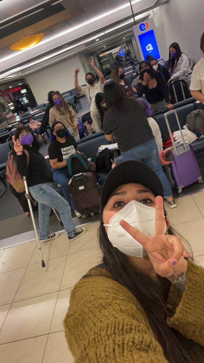 kukimatenein's tweet photo. Estoy muy feliz somos muchas CHarmy que viajamos mas de 40 #CHARMYs en el vuelo de LAtam #602 #BTS https://t.co/4GZYbdfgva