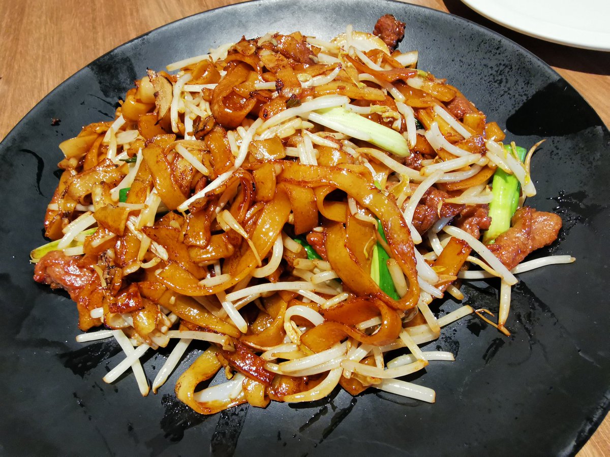 MoVernie's tweet photo. Luv #HKStyle afternoon tea.
This stir fry beef ho fun is nicely prepared at #KitchenM.
Only $9.99 + tax (including a hot beverage) for afternoon tea special. Super good deal especially during this high inflation times.
#hkstylefood #hkstyle #hkstylecafe #markhamfood https://t.co/9fR6INubv9