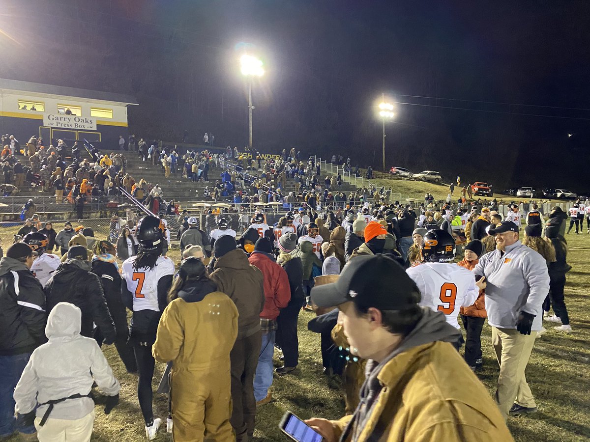 BenBobickLocal3's tweet photo. FINAL:

@SPHSPIRATES - 30

@CHShighlanders - 22

South Pittsburg is Chattanooga bound!! What a ballgame tonight in Roan Mountain. MUST-SEE highlights tonight at 11 on @WRCB!

#FNF3 @WRCBsports https://t.co/xuu75fpRq1