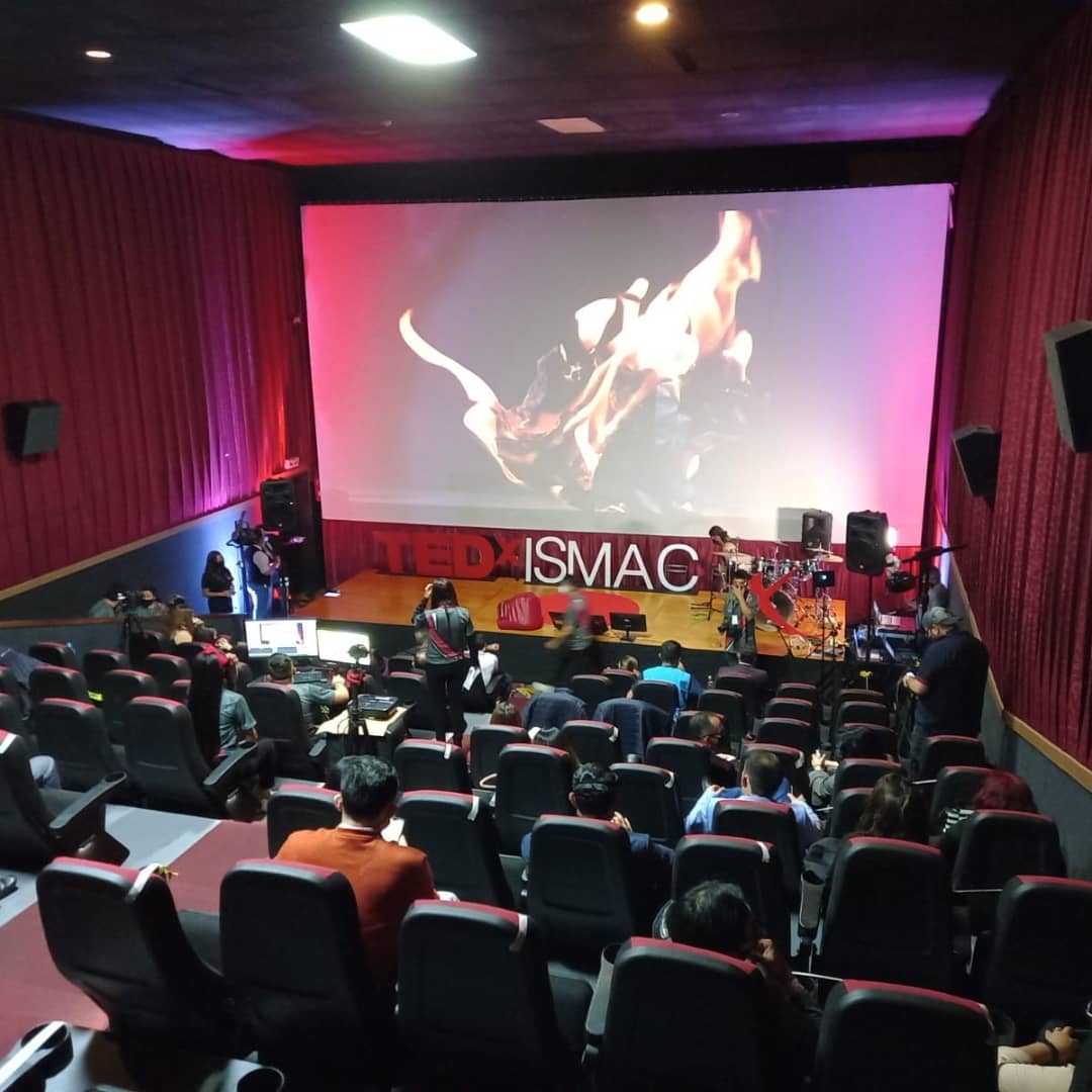 mlcalvache's tweet photo. Un trabajo de 6 meses 🥲😉para coordinar un evento #tedx concluyeron  ayer  con la 3ra edición de #TEDxISMAC #Uppercut2021🥊con speakers que son grandes personas y  profesionales conjuntamente con el excelente trabajo de mi equipo de staff y el gran cierre de @lostercermundo https://t.co/HYyrPcLVyS