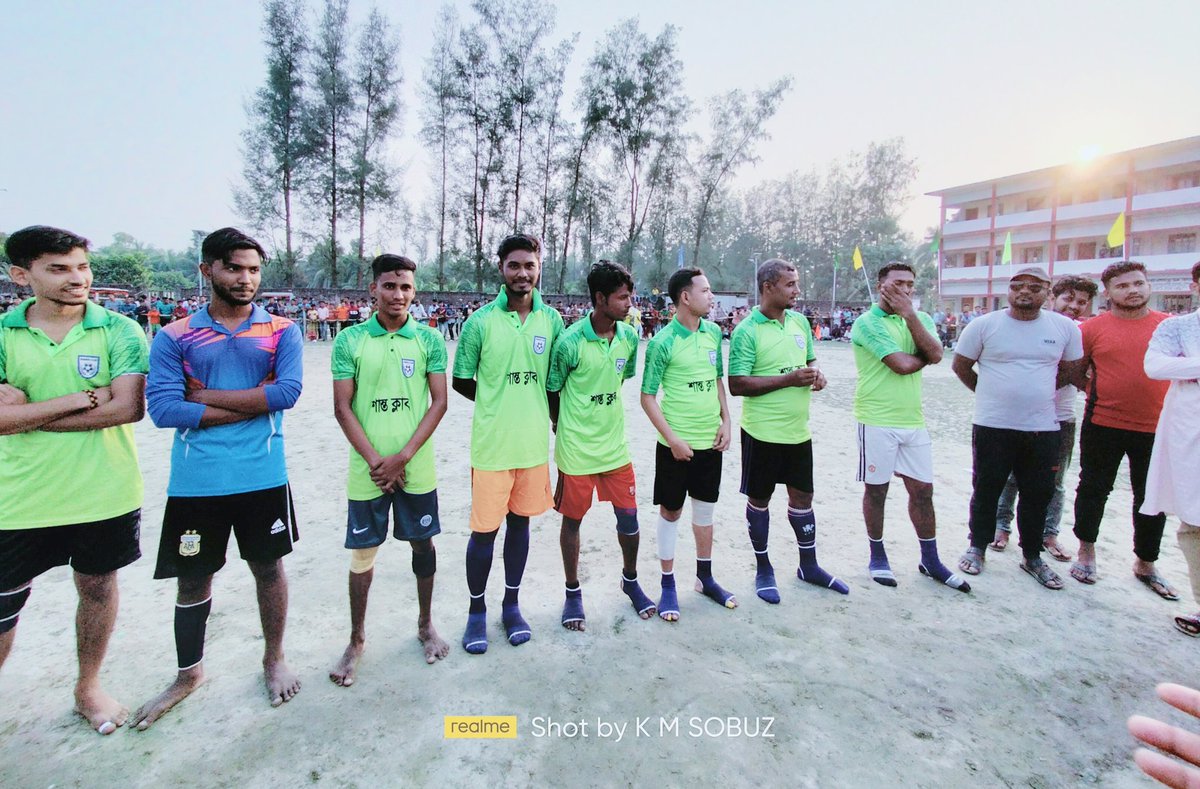 KayesSobuz's tweet photo. Bibir Hat Mini Gold Cup Football Tournament 2021
Shanto Club vs Ful Koli 
SC 0-0 FK https://t.co/SiR6ipcT7k