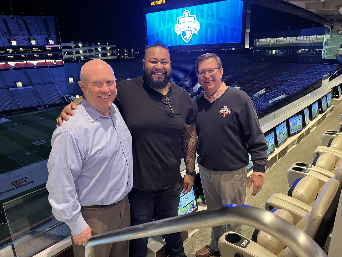 JeremyRoberts12's tweet photo. An Iowa guy, a California guy and a Georgia guy bonded for life because of Auburn. Love all around. #TheMains #WarEagle @jorrell76 @AuburnSID https://t.co/r53u3ulWRi