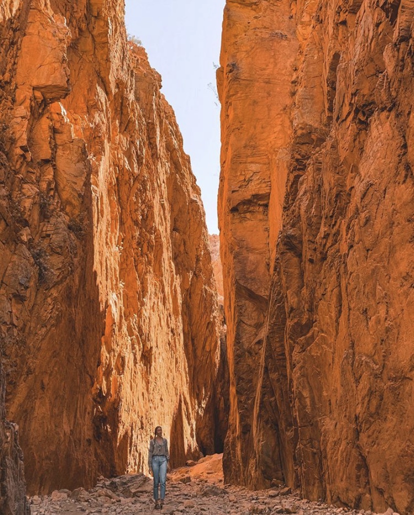 NT_Australia's tweet photo. It's glow hour at #StandleyChasm / Angkerle Atwatye 🧡⏰
Photo: ruthanneloves/via IG in @VisitCentralAus
#NTaustralia #SeeAustralia https://t.co/GhKVK1qdn4