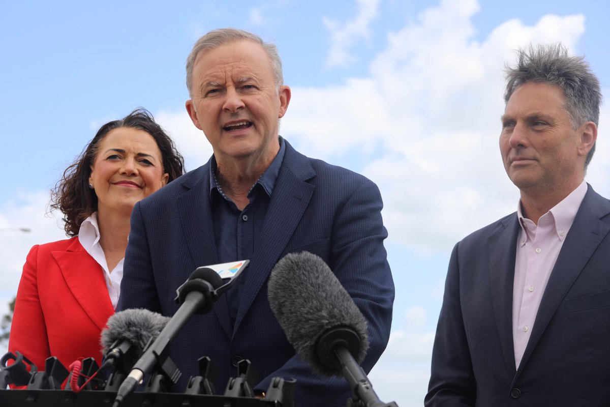 LibbyCokerMP's tweet photo. I am delighted to announce an Albanese Labor Government will commit $125million to build stage two of the Barwon Heads Road duplication. It will be a safer faster commute for everyone in Armstrong Creek, Barwon Heads, Charlemont, Ocean Grove &amp; the Bellarine. Let’s get it built. https://t.co/70kdkvw3OV