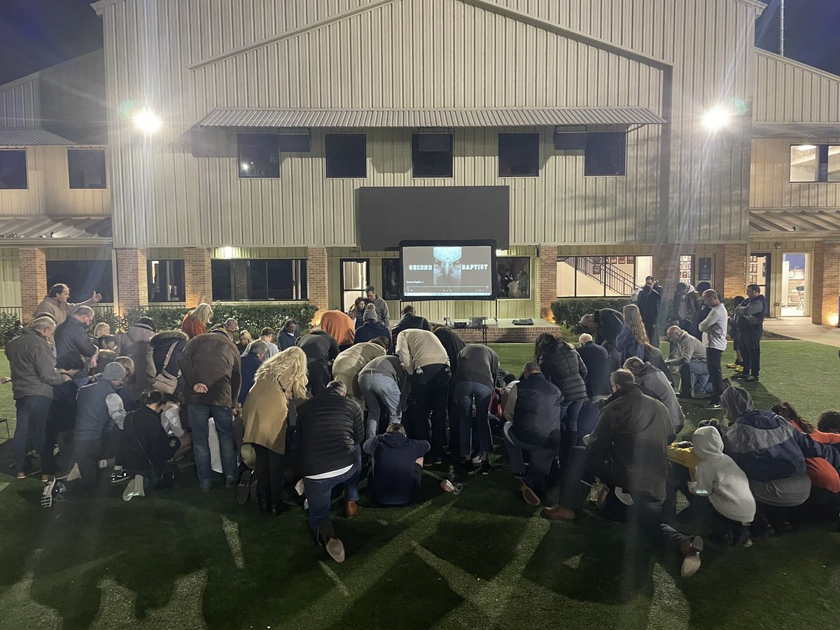 mawalker_MPCAD's tweet photo. Our @SBS_Athletics Football team plays in the State Semi-Finals for the 4th straight year tomorrow night!
But tonight we prayed over our boys and celebrate what God has done. Love this @SBS_Houston Community!
#SBStogether https://t.co/QyFgQjzuuk
