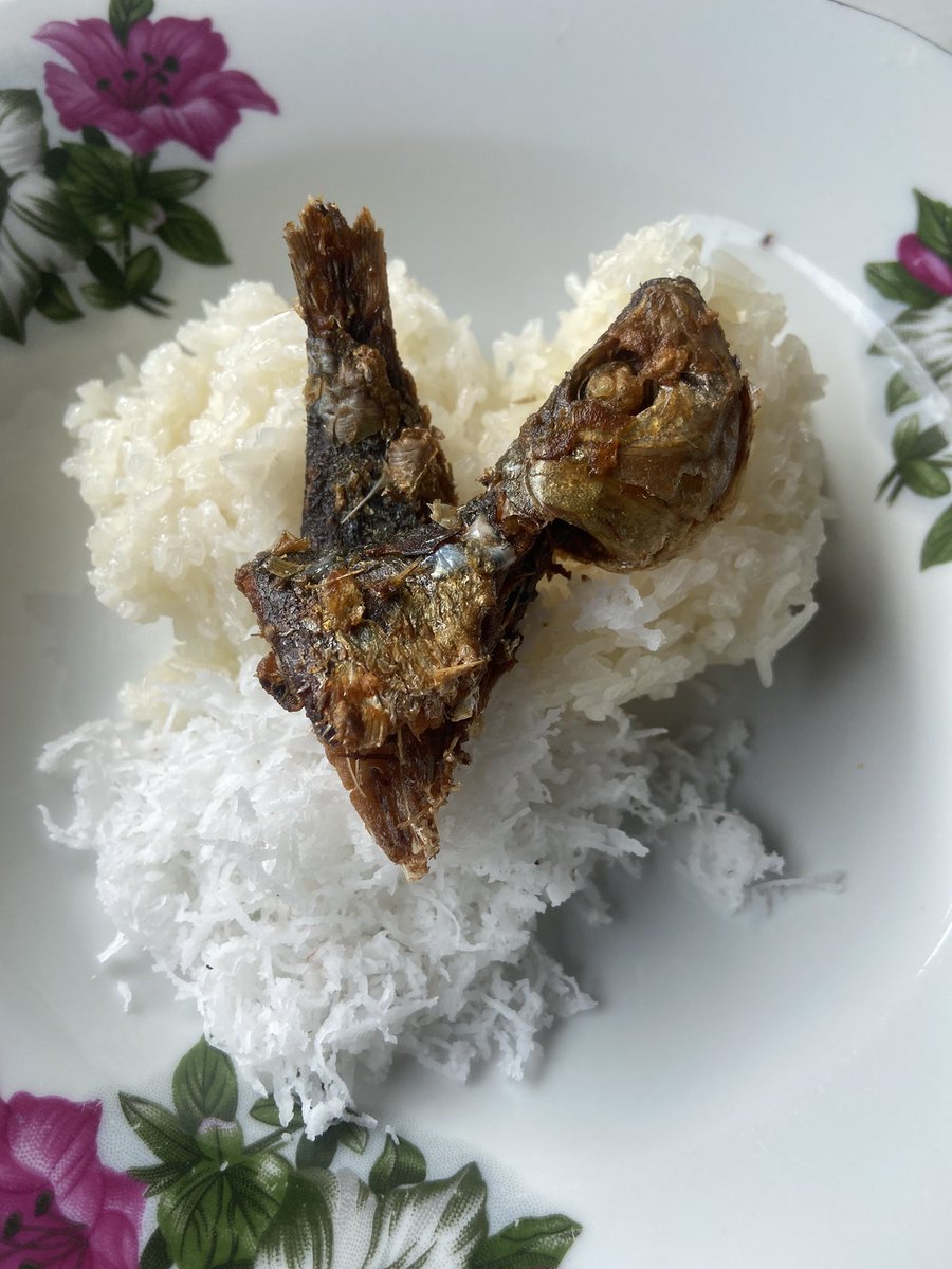normiswary's tweet photo. Pulut ikan masin dengan nyoq. https://t.co/UD2e21GjkS