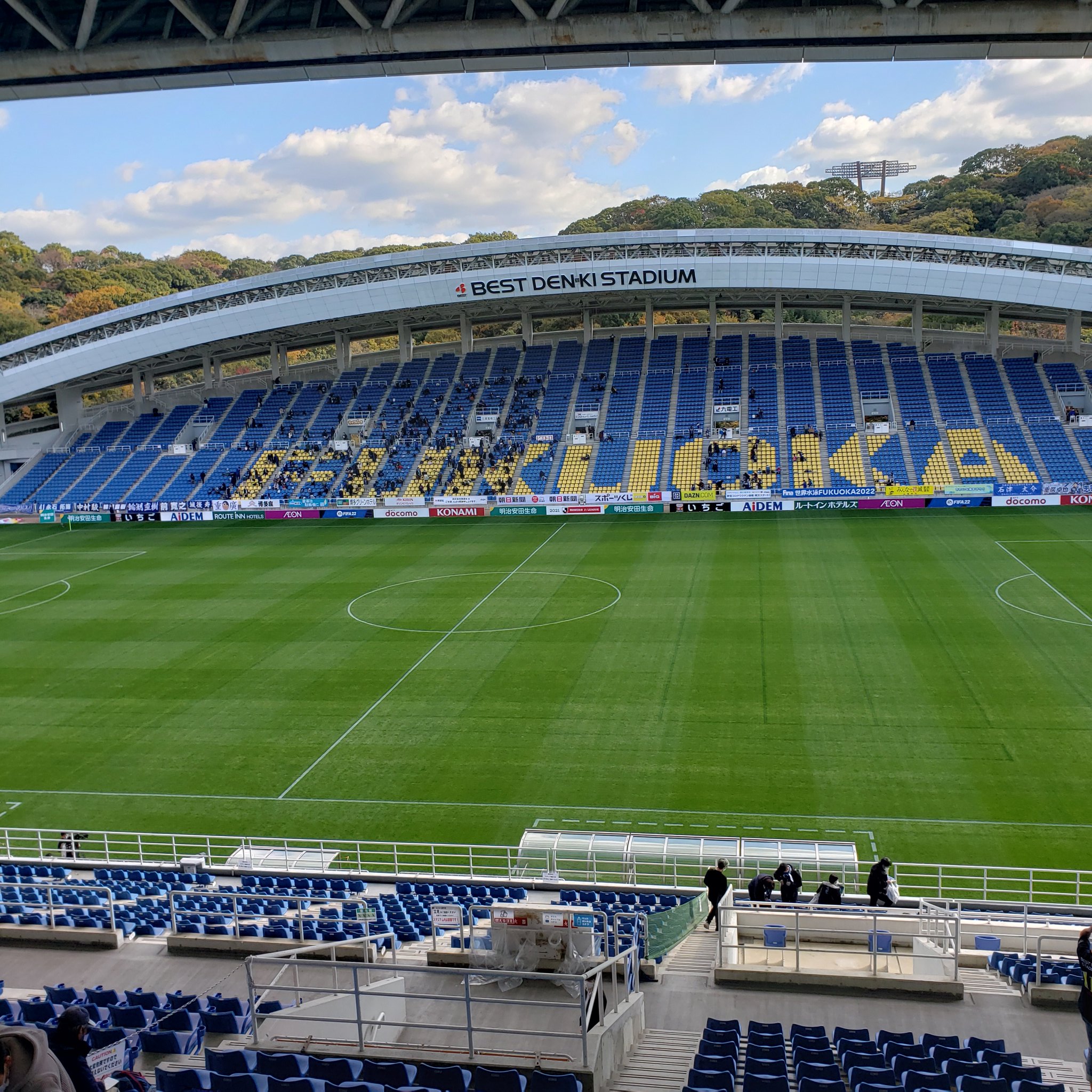 沖 繁義 Kbcアナウンサー ベスト電器スタジアム到着しました 13時55分から Kbcラジオ アビスパ福岡 ホーム最終戦中継 ぜひ Kbcアビスパ で 熱いメッセージを お待ちしています Jリーグ サッカー T Co Mar1ict9gm Twitter