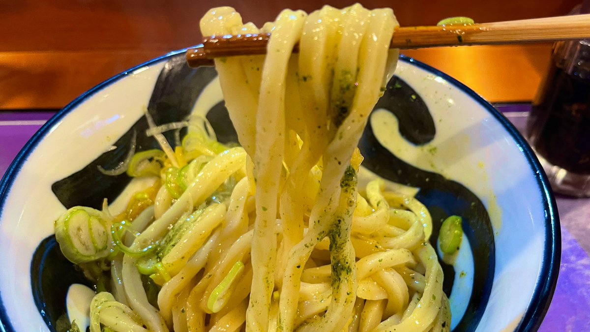 kanda_unabara's tweet photo. 【う@浅草】浅草の最奥、開店時間は深夜0時から麺が無くなるまで(朝に無くなる)。WEBにほとんど情報が無く、名前の通りSEO全盛時代に真っ向から勝負を挑む短い店名のため、人に教えてもらわなければ辿り着くことはほぼ不可能。うどん不毛地帯浅草で最強にコシが強いうどんを食える貴重なお店。 https://t.co/Qs0jwgbcpQ