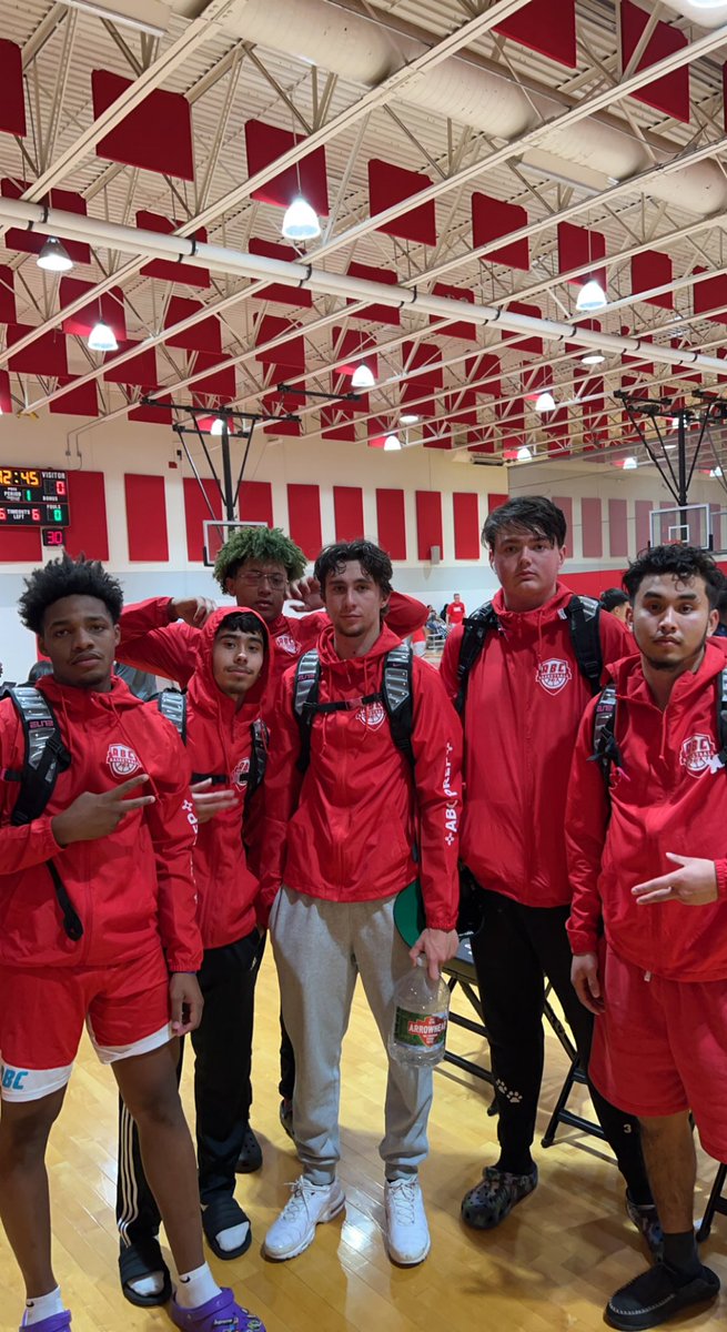 coach_bmase's tweet photo. @AlbuquerquePrep Post Grad played a solid game being short handed do to the holiday. @jacobolivaress finished with 28 points 6-12 from the arc. Wyatt Vandever finished with 10 points 10 rebounds. #EasternArizona #NewMexicoStrong https://t.co/7L4USHsh1b