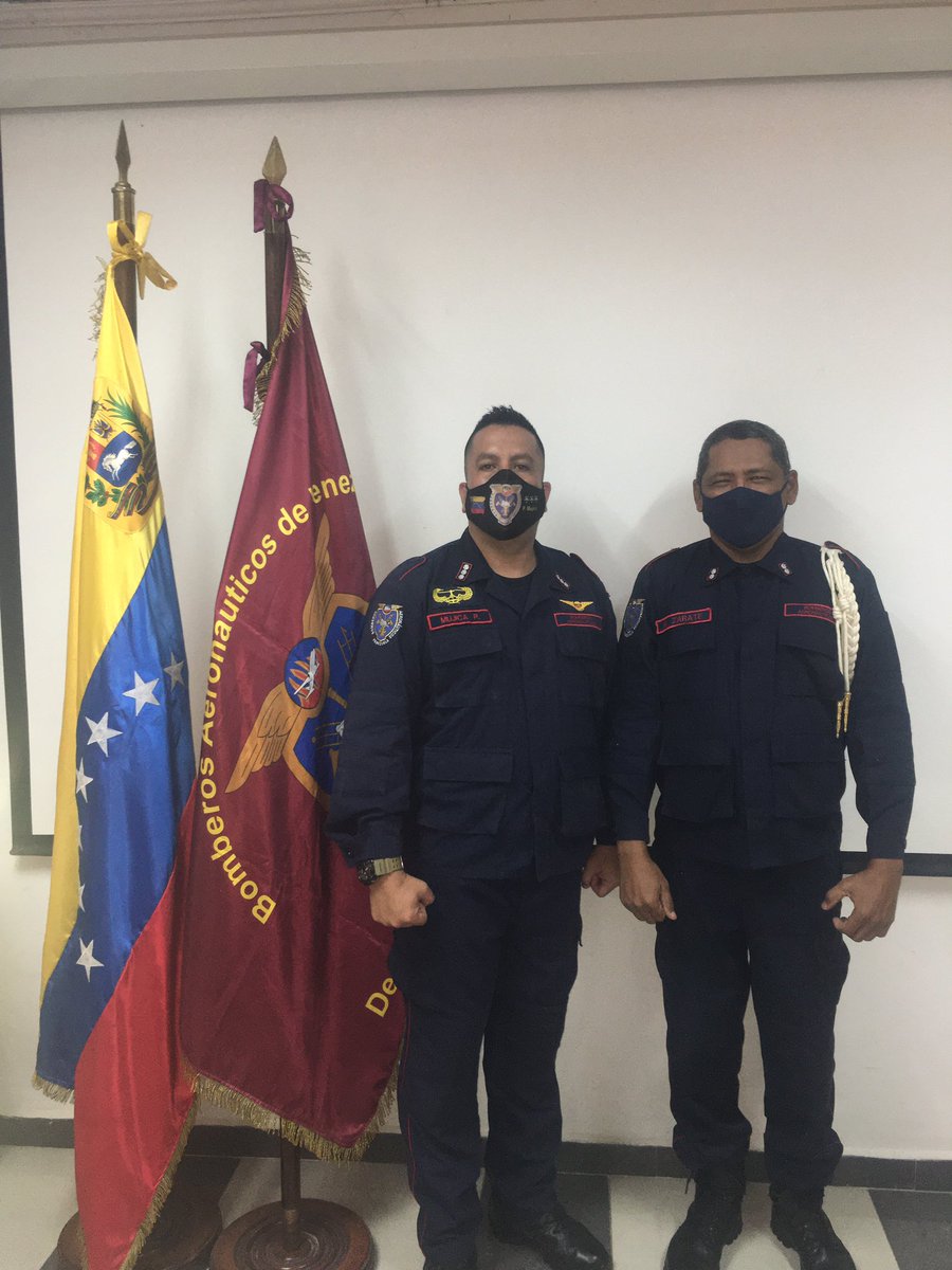 BomberosAerona1's tweet photo. #hoy Se efectuó la transferencia de Comando en el destacamento de #bomberosaeronauticos de la #bagfm donde el Cap. Pablo Mujica le hizo entrega al Primer Teniente Gregorio Zarate de las responsabilidades al frente de tan importante servicio de atención de emergencias . https://t.co/XSliWOn7J8