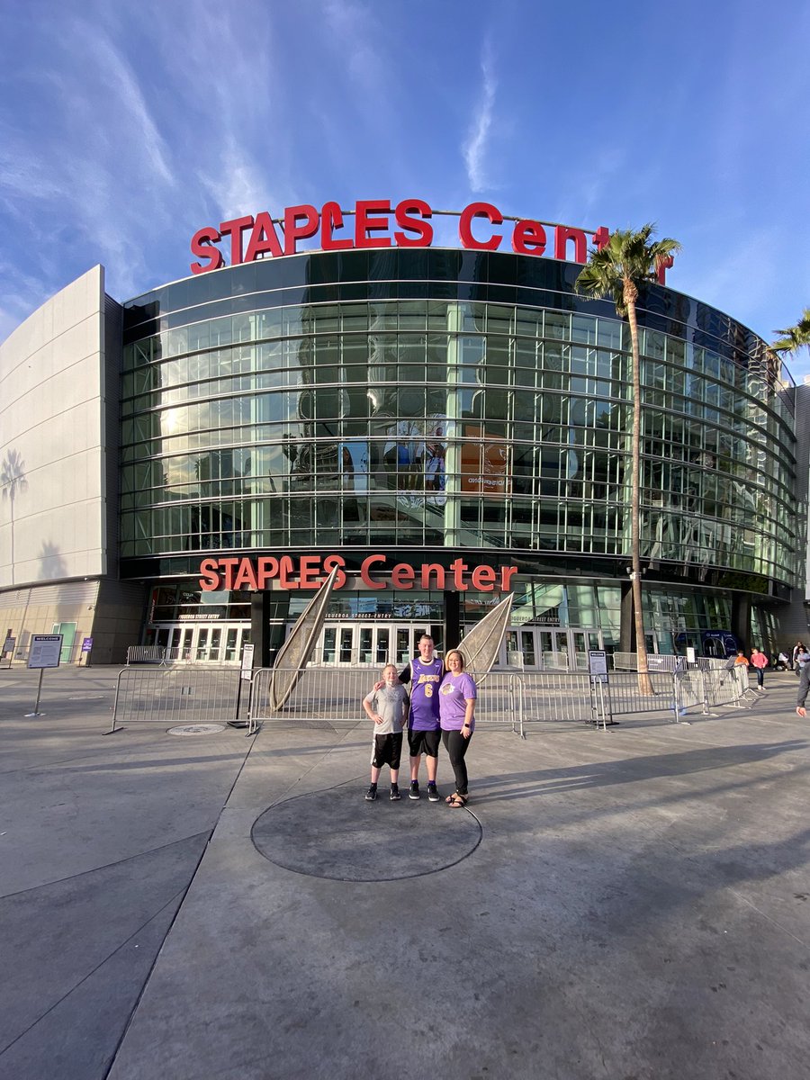 heatherlrobins's tweet photo. Excited to watch Lakers tonight! #LakeShow https://t.co/fuK9OU6hGd