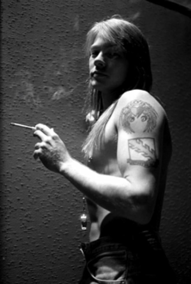 does axl rose smoke cigarettes Axl Rose smoking a cigarette in LA, 1990