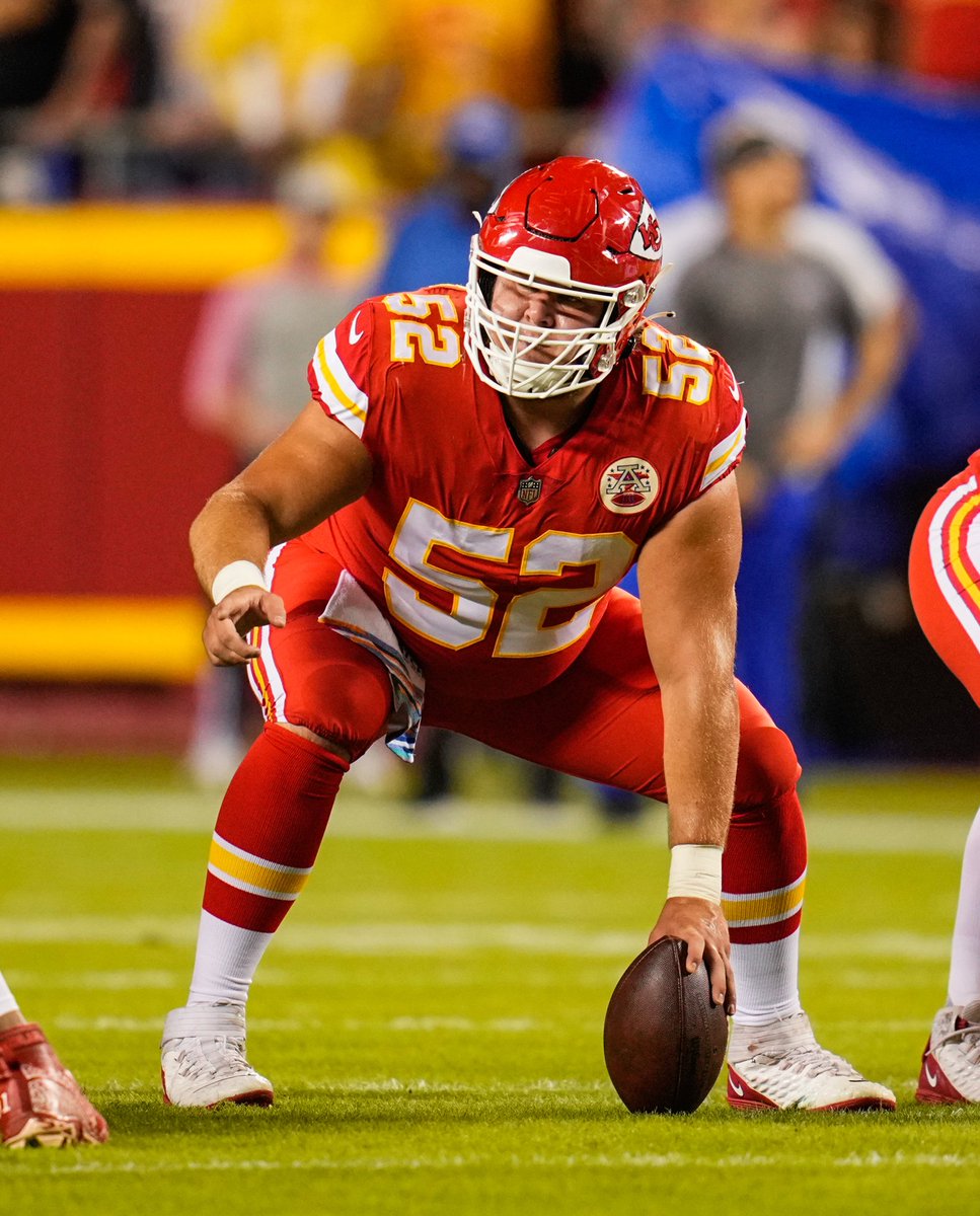 PFF's tweet photo. Highest-graded centers:

⭐️ Creed Humphrey - 91.1

Corey Linsley - 83.2
Jason Kelce - 82.8 https://t.co/NuSYAzcKDs