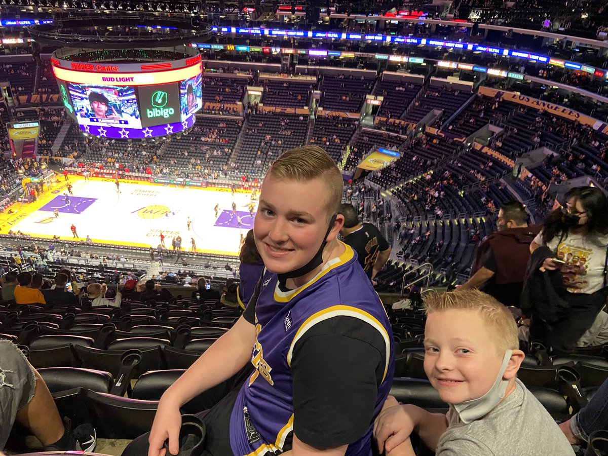 heatherlrobins's tweet photo. #LakeShowLive https://t.co/8skKA4d2LM