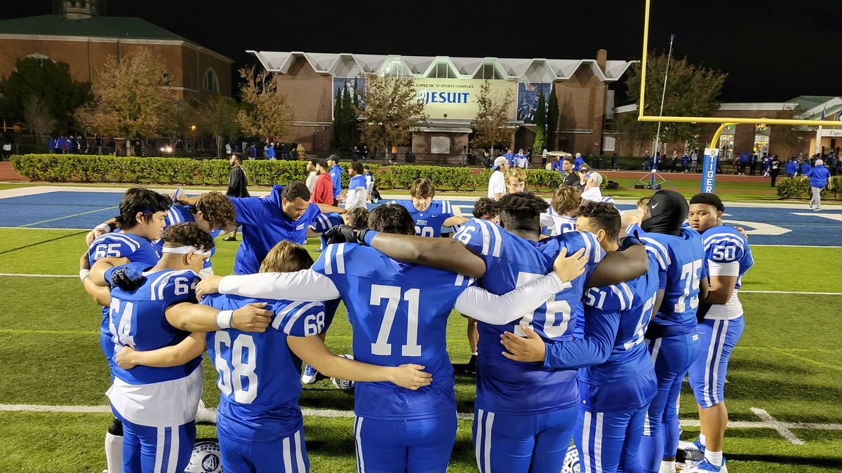 JesuitTigers_FB's tweet image. Jesuit will host the State Semifinal next Friday!

The Tigers advance to the State Semi for the 6th time in the past 7 seasons with a 42-0 win tonight v. Hillsborough!

Jesuit, ranked No. 12 nationally by MaxPreps, improves to 13-0 this season.

#AMDG