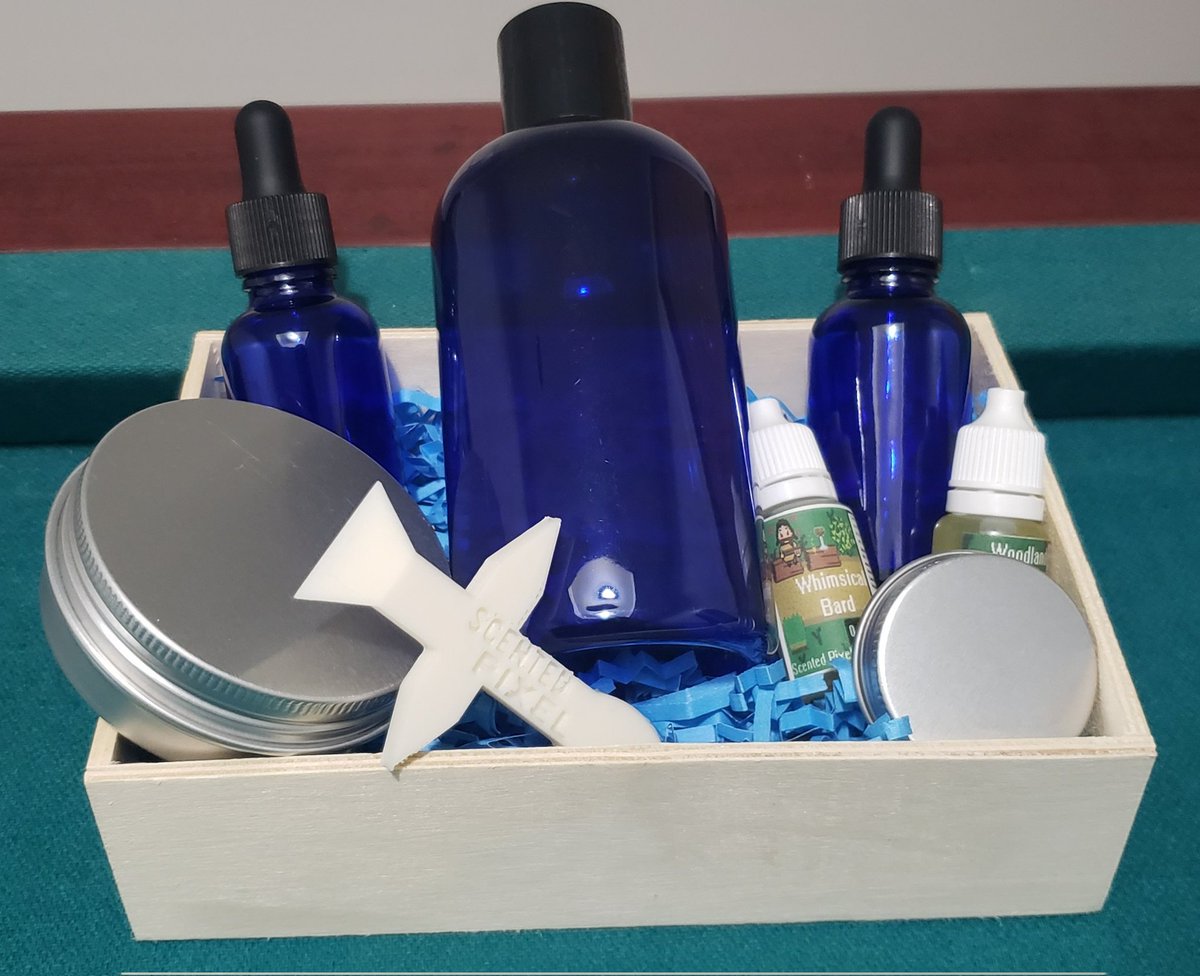 TheScentedPixel's tweet photo. Cyber Monday deals 🧔🏽🗡

Beard oils, butters &amp; beard wash - $10 🤯

Stache wax - $3 😲

2️⃣ gift sets to choose from: 

Standard Set = $25
Deluxe Set = $50

A 👀 at a mock up. Think I need a bigger box for the brushes &amp; combs 🧐

#ScentedGreatness #madeinusa #natural #crueltyfree https://t.co/mcKi6H6o4S