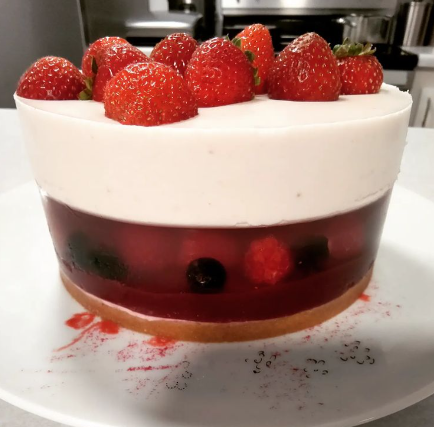v_ness_l's tweet photo. after many attempts over the past few months, finally made a decent looking layered cheesecake 😅 https://t.co/aKO09IMRuC