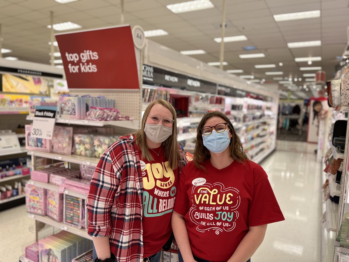 MadisenBrant's tweet image. First Black Friday as a leader was a huge success. So proud of my Fulfillment team &amp;amp; everything they accomplished today. This team is going to conquer the rest of Q4 with no hesitation 🙌🎯 #TheHill @TargetCody102 @TheRealKO3 @aleahmarie19