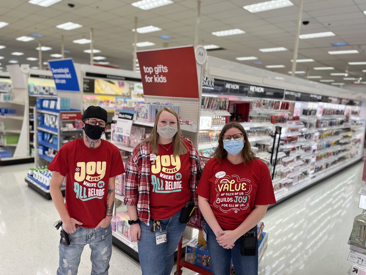 MadisenBrant's tweet image. First Black Friday as a leader was a huge success. So proud of my Fulfillment team &amp;amp; everything they accomplished today. This team is going to conquer the rest of Q4 with no hesitation 🙌🎯 #TheHill @TargetCody102 @TheRealKO3 @aleahmarie19