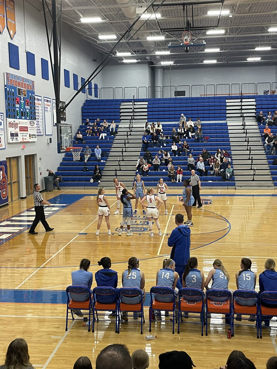 MrsPhillips3140's tweet photo. Bears WIN! So good to be back in the gym and back with some of my bear family. Such a great team win, the future is bright for the lady bears. 🏀🐻💙@ladybearsbbk 

A huge thanks to the hubs for taking care of the little guy so I could get my basketball fix in! @ColinMPhillips https://t.co/2cFXk5ZVH6