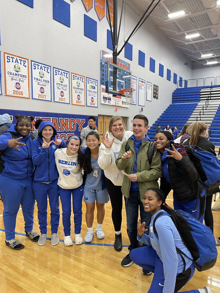 MrsPhillips3140's tweet photo. Bears WIN! So good to be back in the gym and back with some of my bear family. Such a great team win, the future is bright for the lady bears. 🏀🐻💙@ladybearsbbk 

A huge thanks to the hubs for taking care of the little guy so I could get my basketball fix in! @ColinMPhillips https://t.co/2cFXk5ZVH6