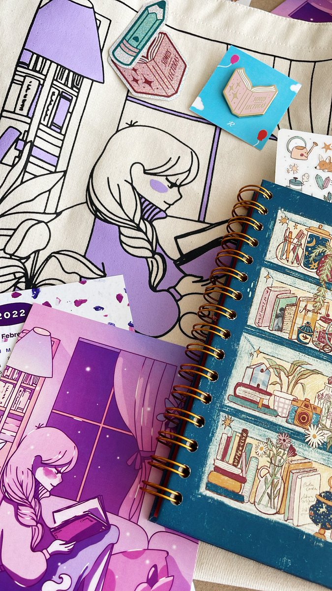 paolacarola's tweet photo. ¿Están buscando qué regalar[se]? Aquí tenemos papelería bonita inspirada en nuestra experiencia como lectorxs hecha con cariñito y magia ✨. 

Hay meses sin intereses y 10% con el código amigasdelinternet.

RT para que más personas conozcan mi proyecto. 

https://t.co/vmtthH9goQ https://t.co/KlWXsgqO5l