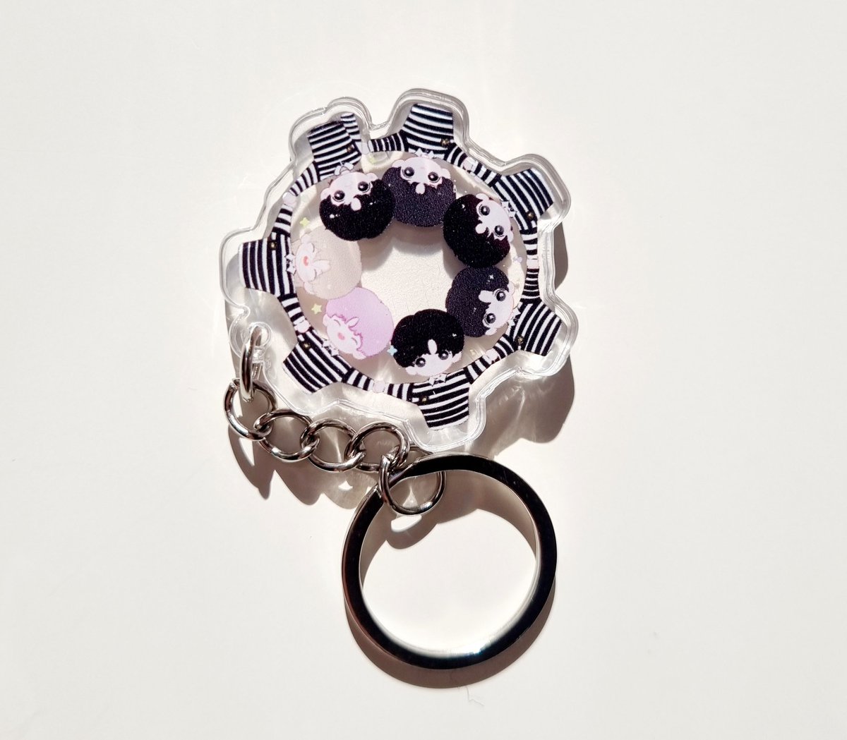 📌용산 골드문
특전 보고 조용한 카페에서 혼자 소리 지를 뻔했어요(˵ˊᯅˋ˵) 일곱 엔깅이들 포카에 동물스티커 같이 두니까 사랑둥이들 그 자체( o̴̶̷̥᷅﹏o̴̶̷᷄ ) 일곱명 손 꼬옥 잡고 있는 키링 보고 또 눈물 한바가지 쏟고 왔어요 커넥커넥!!!!!!!!!

#영원히_함께할_엔하이픈의_1stAnniversary