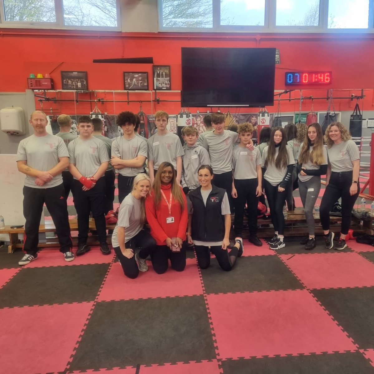 MartinMurrayBox's tweet photo. Another amazing session at the #ThinkFastAcademy yesterday.
Massive thanks to everyone for all their help and to @coaching_84 for her inspirational presentation on Domestic Violence
#ThinkFastAcademy
#DevelopingMinds
#ImprovingLives
#ChangingFutures https://t.co/u5nEzRMoVv