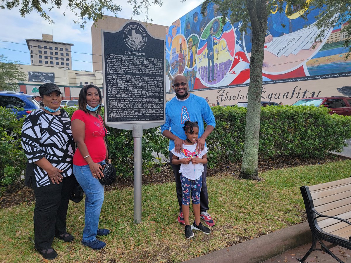 TruthStrong1's tweet photo. @preserveblacktx @AngieDWilson71 @thesquarescriv @EmancipationTx @SavingPlaces https://t.co/bzOT5aiMCr