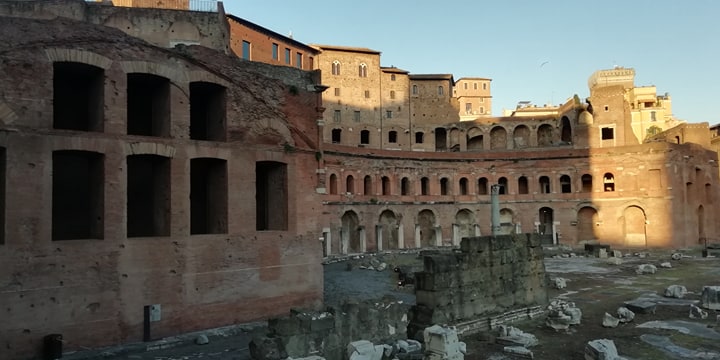 romaforu's tweet photo. L’area archeologica dei Fori Imperiali si estende nel cuore di Roma, lungo l’omonima via, tra piazza Venezia e il Colosseo e confina con il complesso del Foro Romano.  #romaantica #story #viadeiforiimperiali

https://t.co/qvSJGSdOv5 https://t.co/0eMuTh6g2W