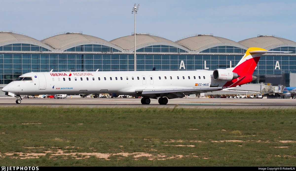 📢 Air Nostrum recupera sus vuelos directos entre Alicante y Vigo durante el próximo verano ➡️ aeropuerto-alicante-elche.es/2021/11/air-no… ✈️🇪🇸 <a href="/AirNostrumLAM/">AIR NOSTRUM L.A.M.</a> <a href="/AeropuertoVGO/">Aeropuerto de Vigo</a>