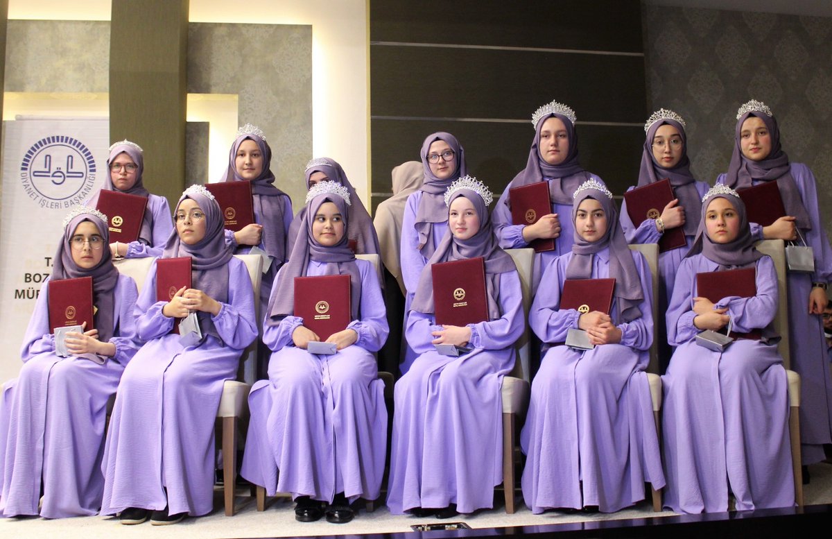bozuyukkaymakam's tweet photo. İlçemizde Müftülüğümüz tarafından düzenlenen ‘Hafızlık İcazet Merasimi’ Sayın Valimiz @Dr_KemalKzlkaya, Diyanet İşleri Din İşleri Yüksek Kurulu Uzmanı Davut Kaya, Kaymakamımız Sayın @ademozturk65, eşi Rukiye Öztürk ve davetlilerin katılımlarıyla gerçekleştirildi. https://t.co/pEyOsBa3D9