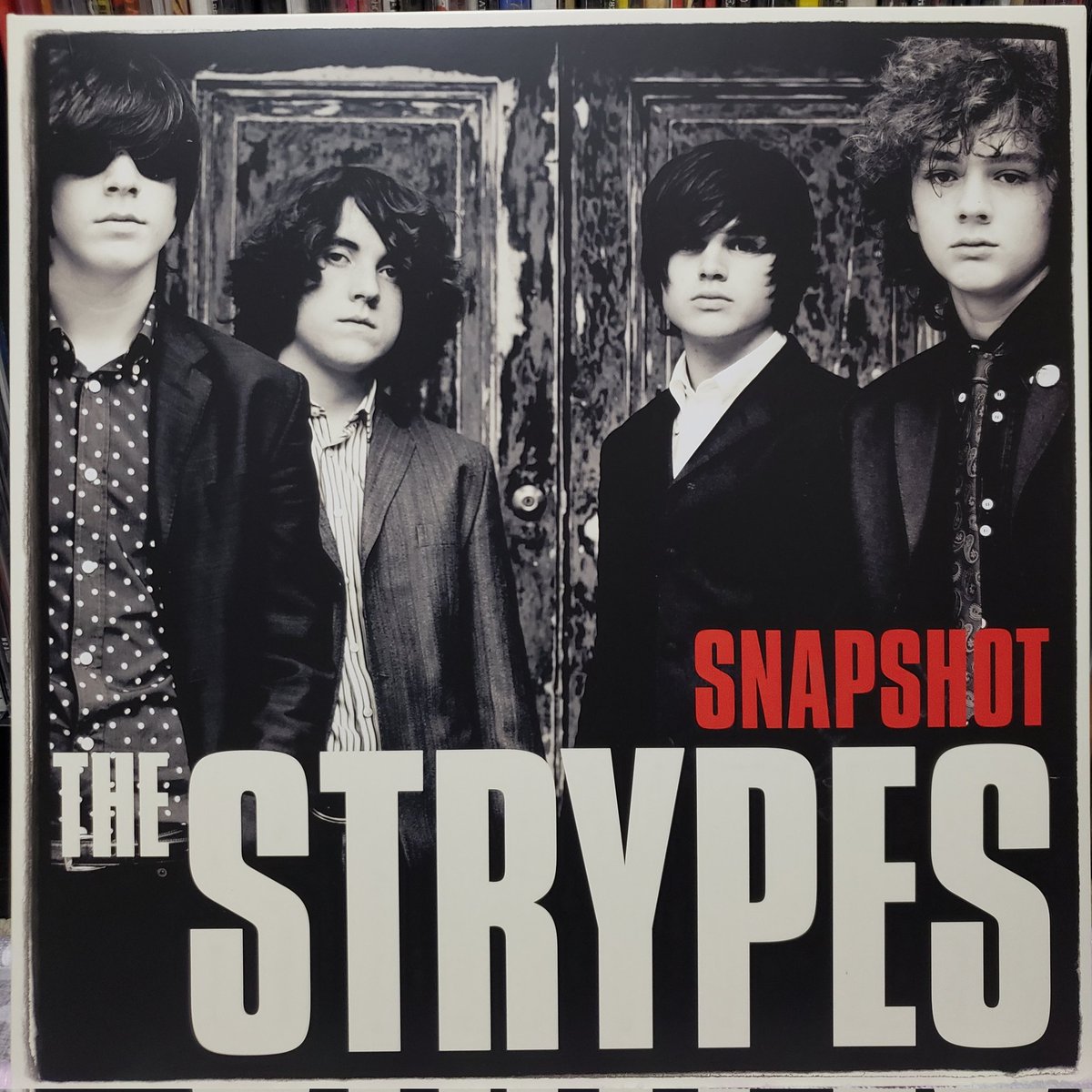 yanchiramo's tweet photo. THE STRYPES / SNAPSHOT
2013年 VIRGIN EMI Records 3738521
EUROPE Original
カッコいい!
ほんとにカッコいい!
初期ルースターズをも彷彿させるROCK'N'ROLL/RHYTHM&BLUESが炸裂!
大名盤1st アルバム!!
まいったなぁ~、ほんと。
#strypes #vinylrecords #アナログレコード #レコード https://t.co/BbOqBUbkPp