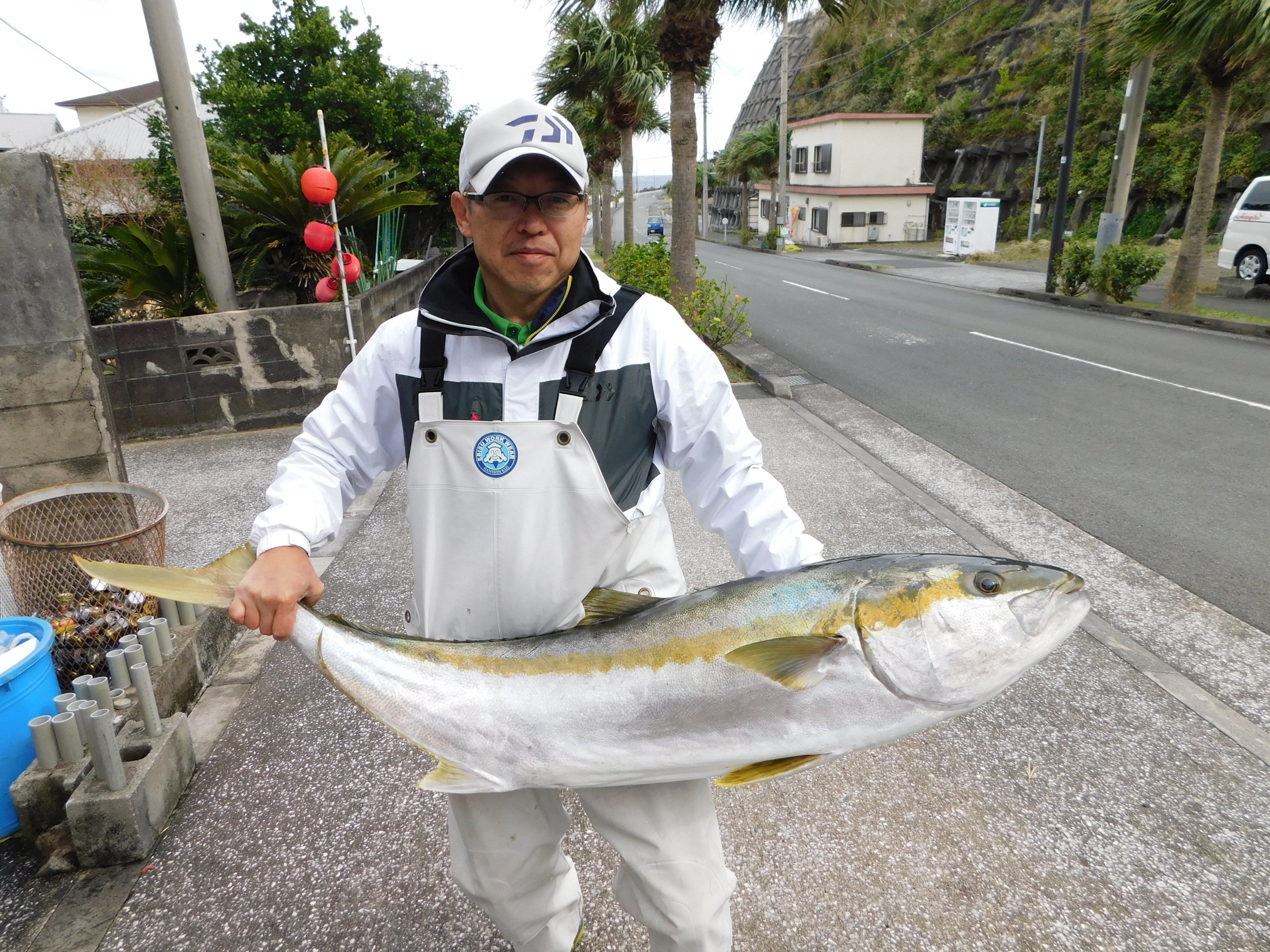 アサギク 八丈島総合つりセンターアサギクです 本日の釣果 横浜市からお越しの日野御一行様 仕立船にてヒラマサなどなど釣って来ました なななっ んと 五目仕掛けで２６ のヒラマサ釣っちゃいました T Co Aqsycjt0qn Twitter