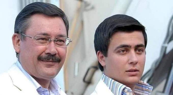 Melih Gökçek, EGO otobüs ve taşınmazlarını 3 yıl için 34 milyon (34 trilyon) liraya sigortalatmış.
Oysa kamu araçları kanunen sigortalanmaz . Bilin bakalım 34 milyon TL ödenen sigorta şirketi kimin?
Melih Gökçek’in oğlu Osman’ın…