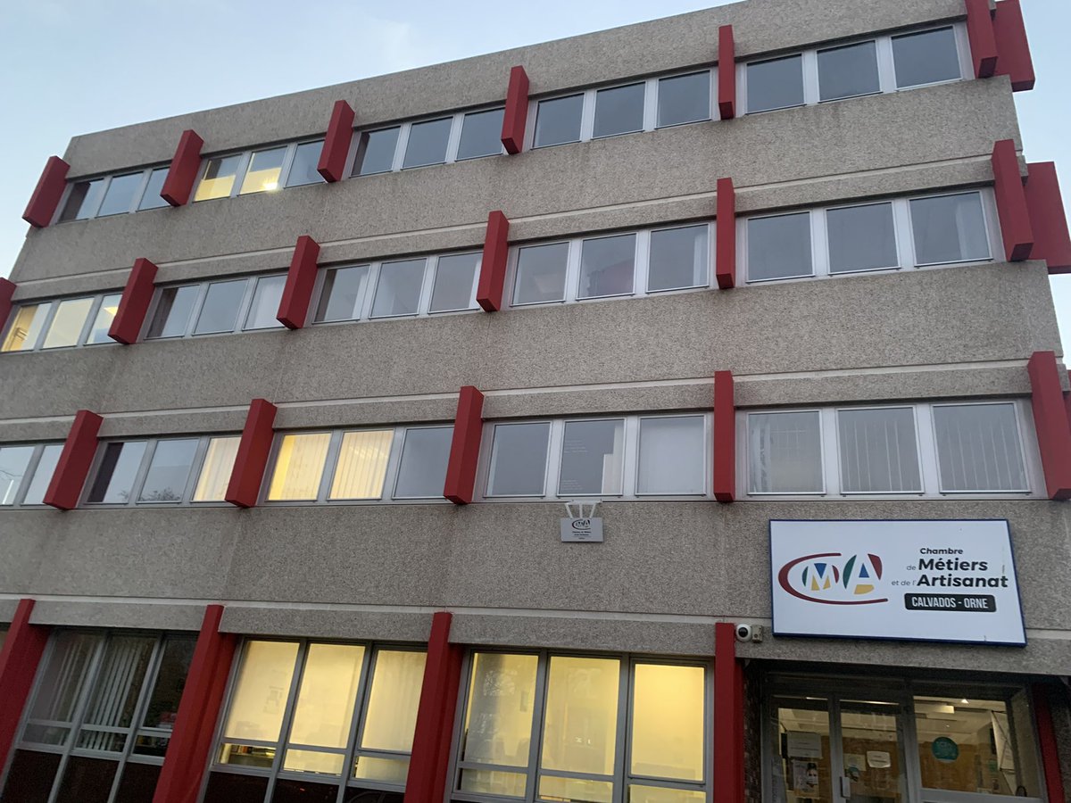 elhadjipene's tweet photo. Coopération en perspective pour les artisans de la banlieue et de toute la région de dakar. Séance de travail avec le Président de la CMA de Calvados Orne (Normandie) M. Choix et M. Millet, Conseiller Régional et chargé de mission CMA Normandie.
#Cmdakar
#cmanormandie https://t.co/IrLSWWN2wS