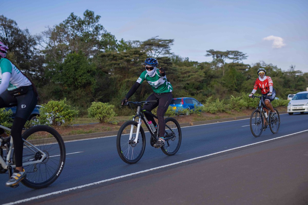 MamaCycling's tweet photo. Cycling in The Rain Tips:
Use less pressure on your tyres than on a hot day for better traction
Invest in a good waterproof jacket
Keep splash off with mudguards
Wear overshoes and gloves
Use chain degreaser
Avoid still water
#SaturdayRides #RainyDays #MyLaneToo #MamaDoingGood https://t.co/Tk6B2hM73G