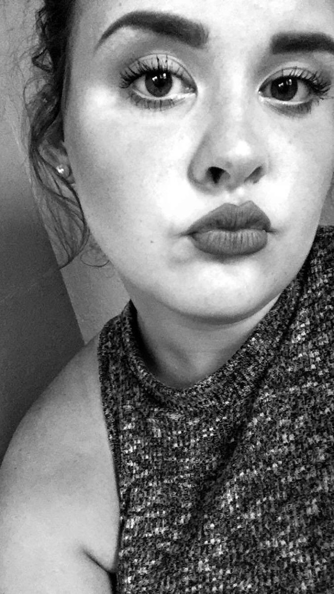 HannahJClarneau's tweet photo. Keep seeing tiktoks ab Anastasia dip brow doing us dirty back in 2016 and I thought it didn’t apply to me. Meanwhile my snaps from 2016-17 😬😬 https://t.co/7hDJiMpMBF