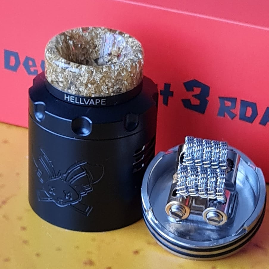 needles_x's tweet image. Bonjour Vapers 🔥 C&apos;est le Dead Rabbit 3 RDA de chez @hellvapesales  🔥
Coils : Tri-twisted Clapton.

#hellvapefrance #hellvapers #deadrabbit3rda #deadrabbitv3rda #vapephoto #vapehome #frenchvapers #normandyvape #vapefrance #vapefr #vapebest #vapeking #societyofvape #manixbcg