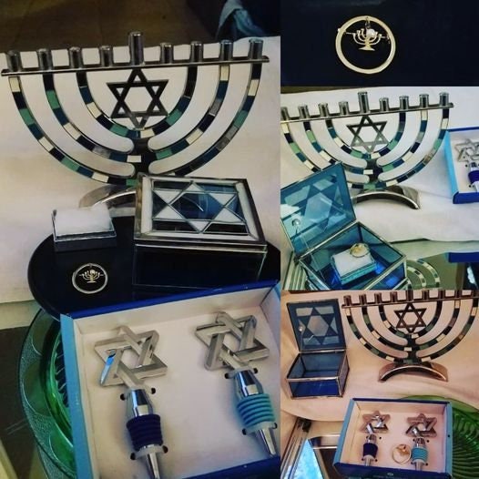 DWedgeCreations's tweet photo. #etsy shop:Hanukkah Menorah,2Star of David stoppers/trinket box,brooch https://t.co/5Hg8NFBeOC #silvermenorah #hannukkahset #trinketbox #menorahcandleholder #hanukkah #candlestickholders #menorah #starofdavid #brooch #starofdavidbox #jewelrybox #bottlestoppers #gift https://t.co/XxF3jYLSPn