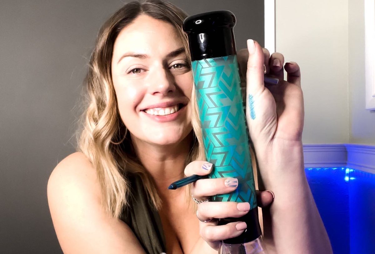 I hope everyone had a blessed and happy holiday! I spent mine with family, happy &amp; full of good food. I even uploaded a video on YouTube and would love to blaze a danksgiving bowl with you ☁️😮‍💨☁️ so come &amp; say high!!🍃 youtu.be/tYCFDOsZVJo