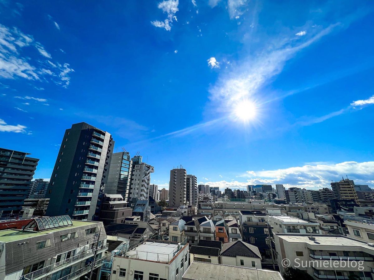 PSumiele's tweet photo. おはよう、朝日〜＼＼\└('ω')┘//／／

iPhone13promaxになりました🤭
光量をすごい取り込むのか、明るい🤣🤣🤣

#今日の天気 #朝空 #空スタグラム #雲 #カメラ好きな人と繋がりたい #写真好きな人と繋がりたい #空が好きな人と繋がりたい #雲 #定点観測 #空 #vlog #skylog https://t.co/QyUy77s36S