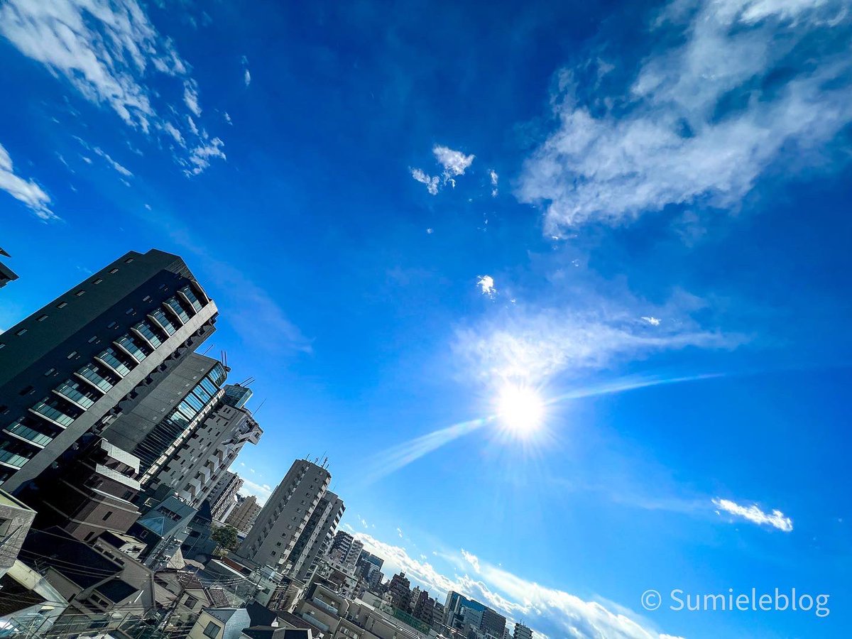 PSumiele's tweet photo. おはよう、朝日〜＼＼\└('ω')┘//／／

iPhone13promaxになりました🤭
光量をすごい取り込むのか、明るい🤣🤣🤣

#今日の天気 #朝空 #空スタグラム #雲 #カメラ好きな人と繋がりたい #写真好きな人と繋がりたい #空が好きな人と繋がりたい #雲 #定点観測 #空 #vlog #skylog https://t.co/QyUy77s36S