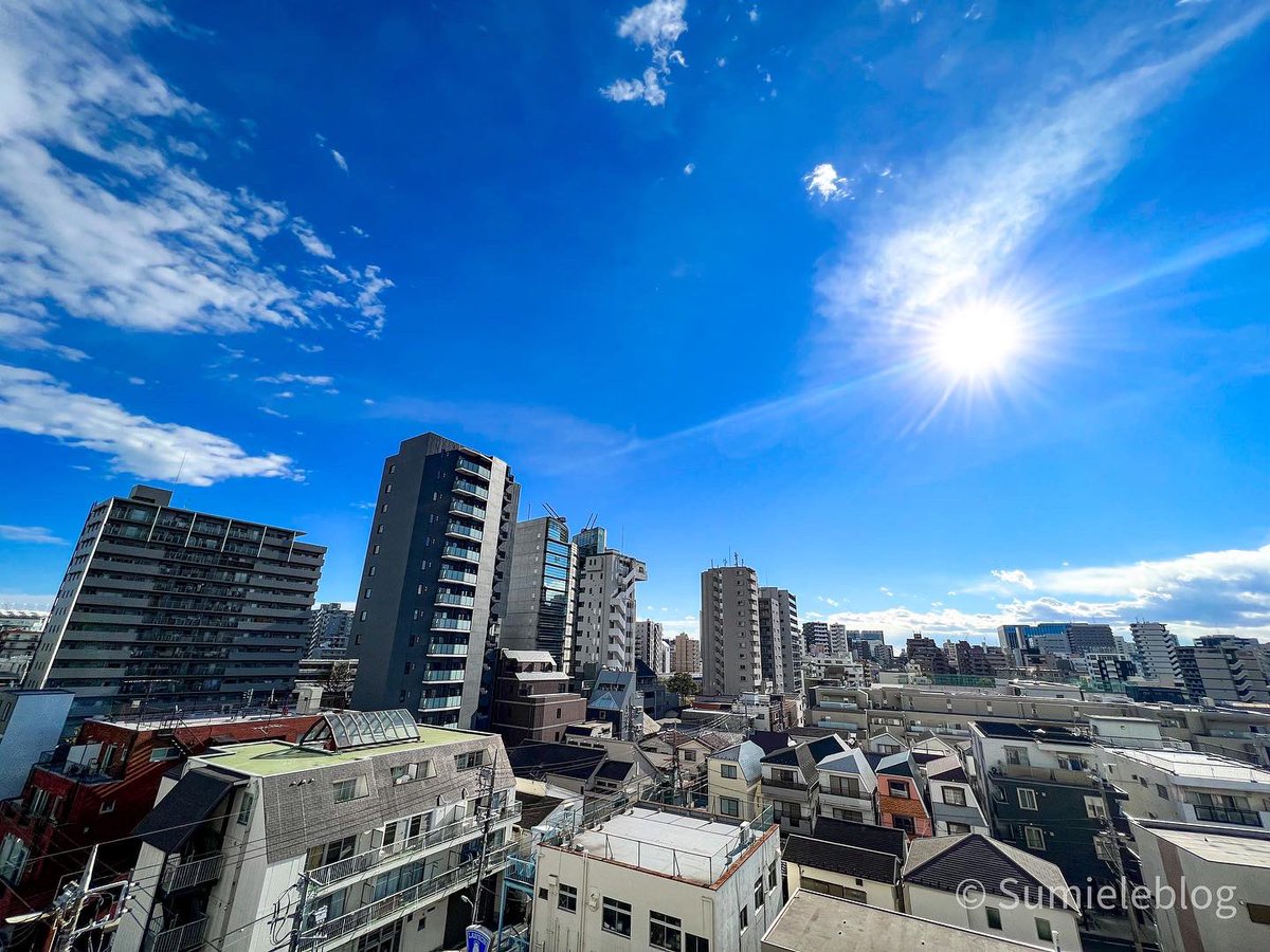 PSumiele's tweet photo. おはよう、朝日〜＼＼\└('ω')┘//／／

iPhone13promaxになりました🤭
光量をすごい取り込むのか、明るい🤣🤣🤣

#今日の天気 #朝空 #空スタグラム #雲 #カメラ好きな人と繋がりたい #写真好きな人と繋がりたい #空が好きな人と繋がりたい #雲 #定点観測 #空 #vlog #skylog https://t.co/QyUy77s36S