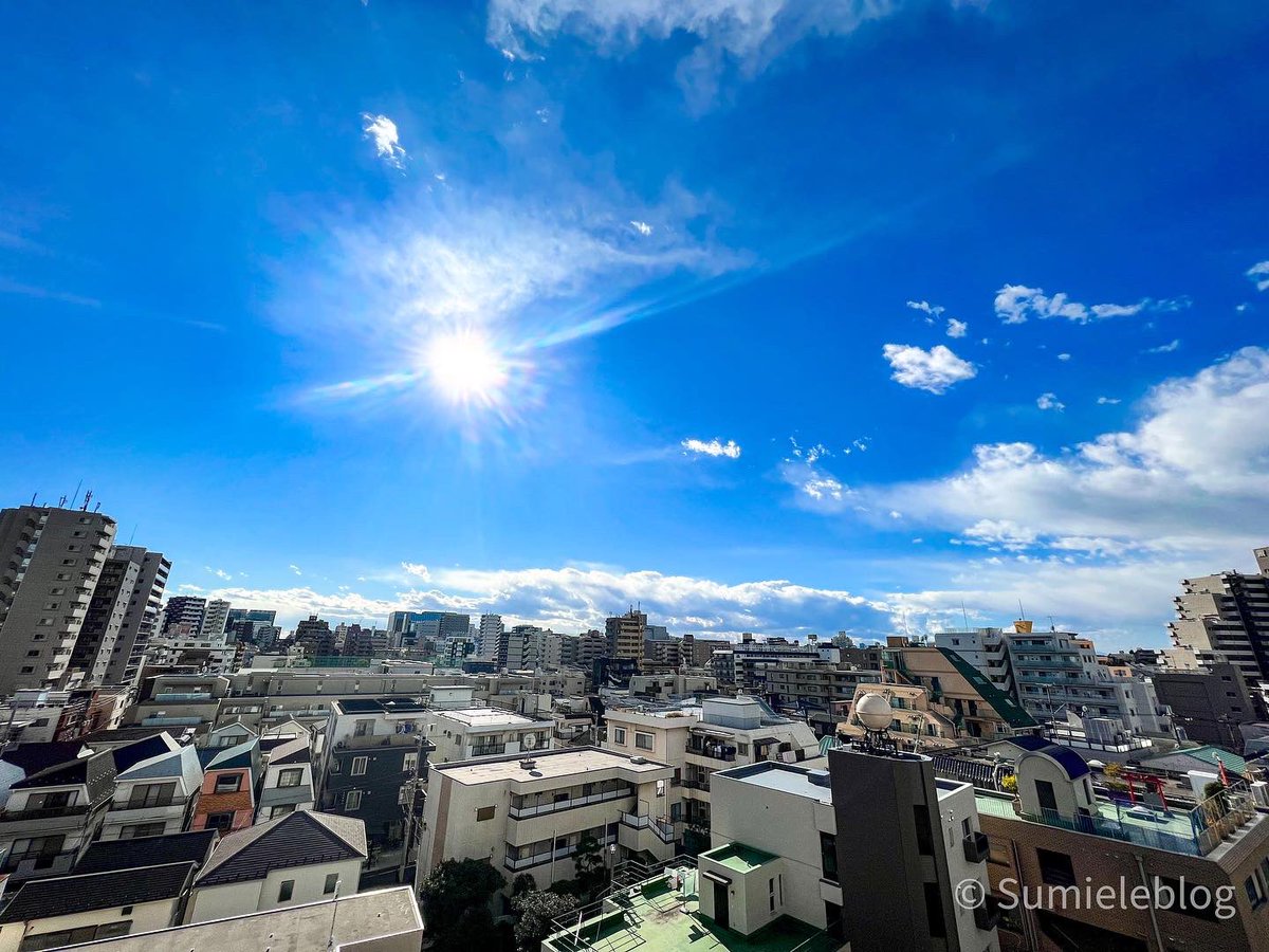 PSumiele's tweet photo. おはよう、朝日〜＼＼\└('ω')┘//／／

iPhone13promaxになりました🤭
光量をすごい取り込むのか、明るい🤣🤣🤣

#今日の天気 #朝空 #空スタグラム #雲 #カメラ好きな人と繋がりたい #写真好きな人と繋がりたい #空が好きな人と繋がりたい #雲 #定点観測 #空 #vlog #skylog https://t.co/QyUy77s36S