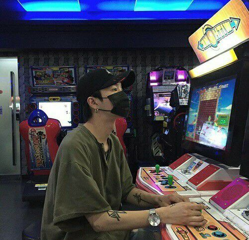 kuyanaruto_'s tweet photo. tamang arcade lang dito sa konoha with oikawa-san! pinatikim ko rin kay ssob ang WORLD'S BEST ICHIRAKU RAMEN! syempre hindi pwedeng pumunta ng konoha nang hindi natitikman yun 😋😋 #tourguide #fieldtrip https://t.co/k841xV0p8Z