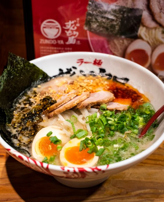kuyanaruto_'s tweet photo. tamang arcade lang dito sa konoha with oikawa-san! pinatikim ko rin kay ssob ang WORLD'S BEST ICHIRAKU RAMEN! syempre hindi pwedeng pumunta ng konoha nang hindi natitikman yun 😋😋 #tourguide #fieldtrip https://t.co/k841xV0p8Z